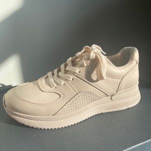 Everlane Tread Trainer in BLUSH size 8.5